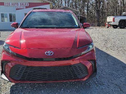 Used 2025 Toyota Camry SE image 2