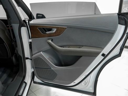 Used 2024 Audi Q8 Prestige image 40