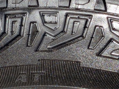 Used 2022 GMC Sierra 1500 SLE image 11