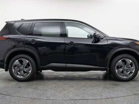 Used 2025 Nissan Rogue SV image 11