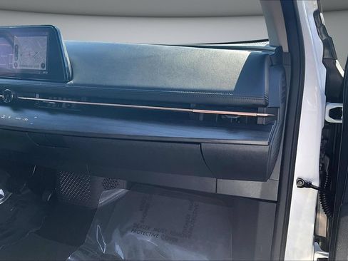 Used 2023 Nissan Ariya FWD image 25