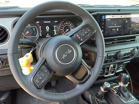 Used 2025 Jeep Wrangler Unlimited Sport AWD/4WD image 9