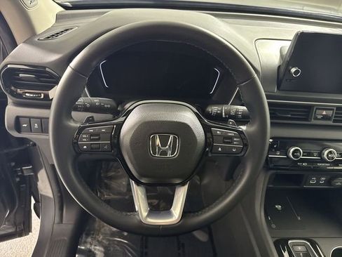 Used 2025 Honda Pilot Touring image 11