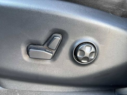 Used 2025 Chrysler Pacifica Select FWD image 16