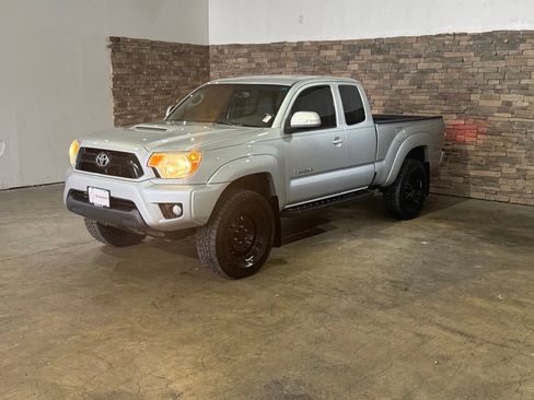 Used 2013 Toyota Tacoma 4x4 Access Cab V6 w/ TRD Sport Pkg image 4