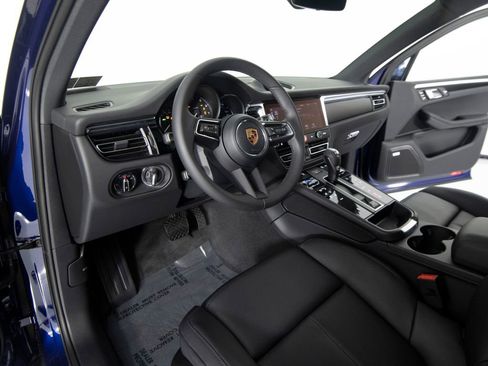 New 2026 Porsche Macan image 4