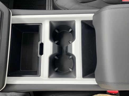 New 2025 Land Rover Defender 110 S image 19