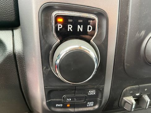 Used 2022 RAM 1500 Classic SLT AWD/4WD image 28