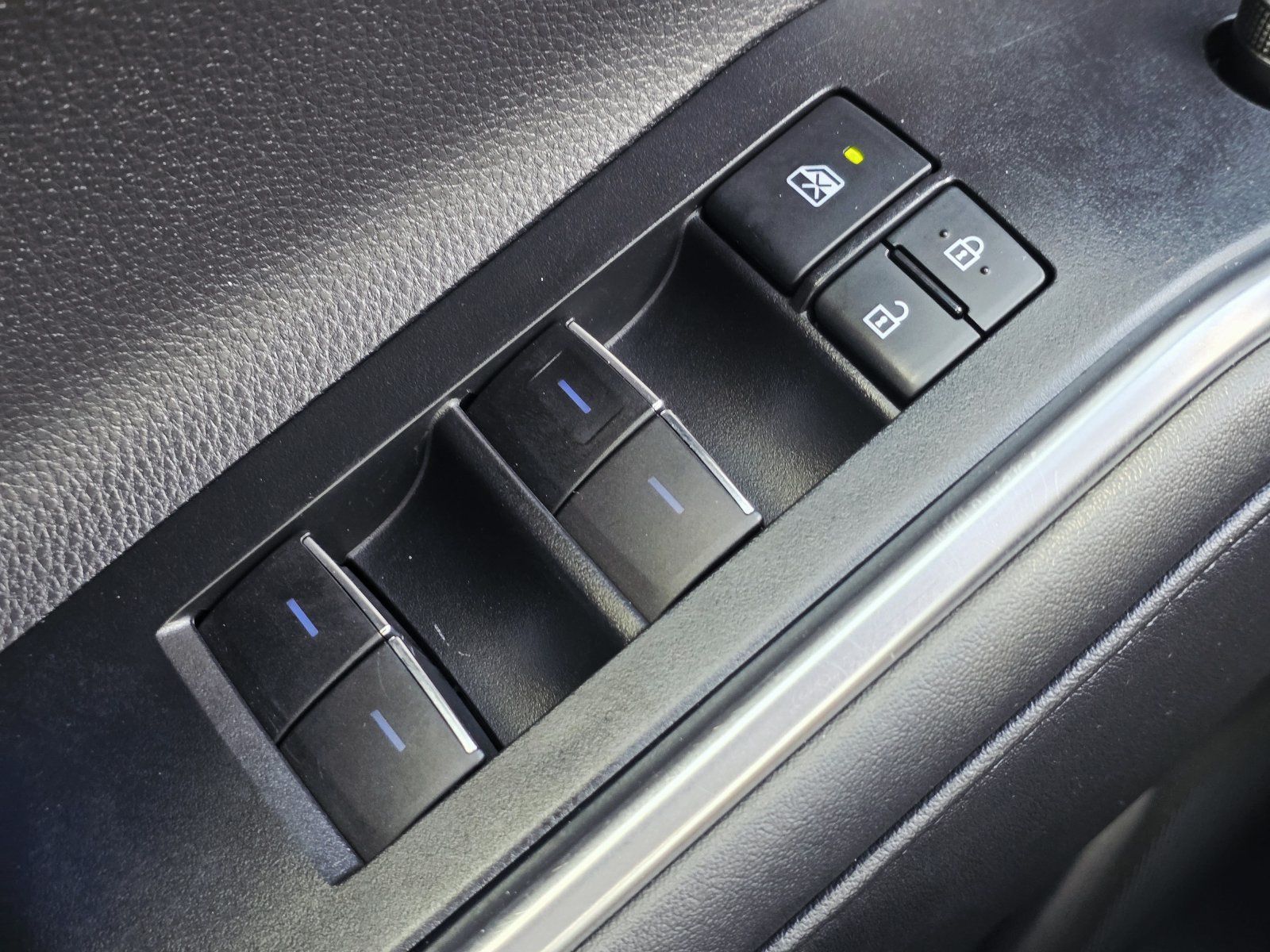 Used 2021 Toyota Highlander Limited FWD image 32