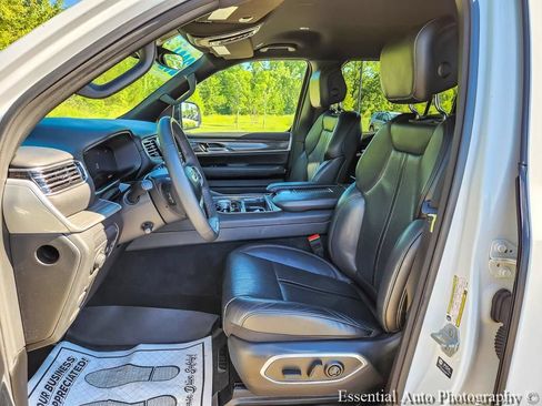 Used 2024 Jeep Wagoneer L Series II w/ Flexible Seating Group AWD/4WD image 8