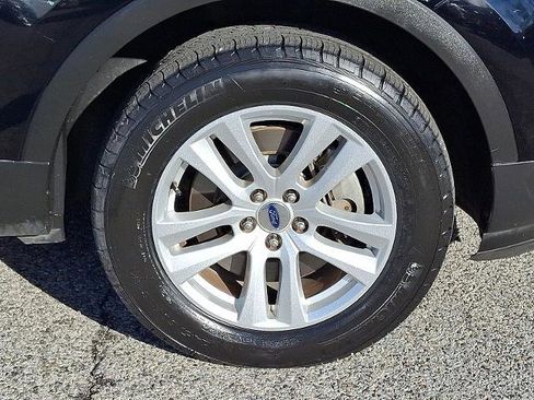 Certified 2018 Ford Explorer XLT w/ Equipment Group 202A image 8