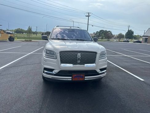 Used 2019 Lincoln Navigator Reserve AWD/4WD image 3