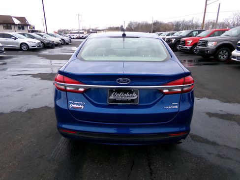 Used 2018 Ford Fusion SE image 4