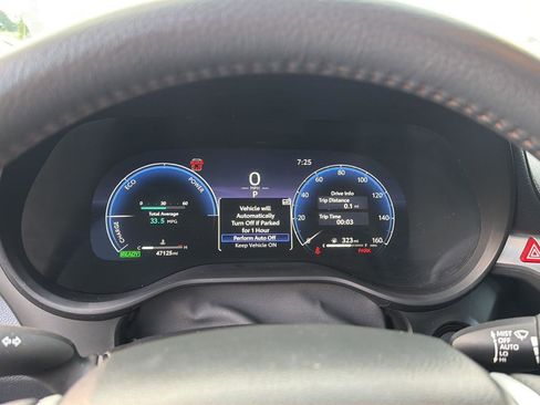 Certified 2025 Toyota Sienna Platinum FWD image 22