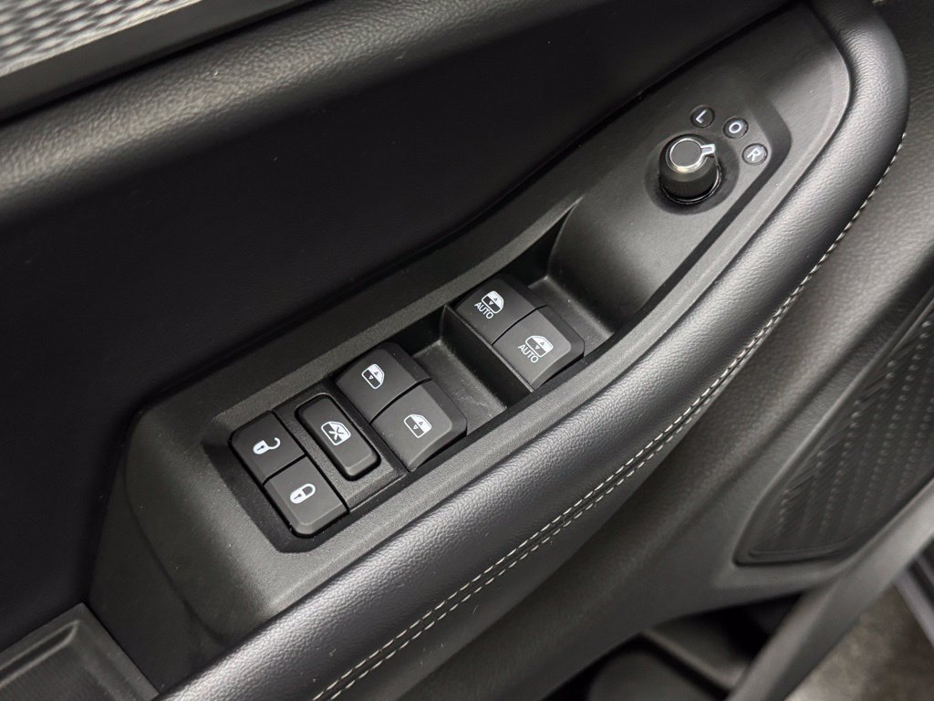 Used 2024 Jeep Grand Cherokee L Altitude AWD/4WD image 12