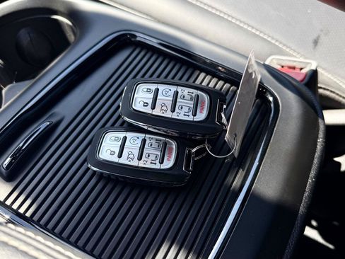 Used 2023 Chrysler Pacifica Touring-L w/ Uconnect Theater Family Group AWD/4WD image 27