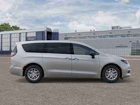 New 2026 Chrysler Voyager LX FWD image 21