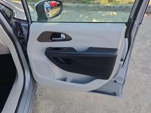 Used 2021 Chrysler Voyager Lxi FWD image 30