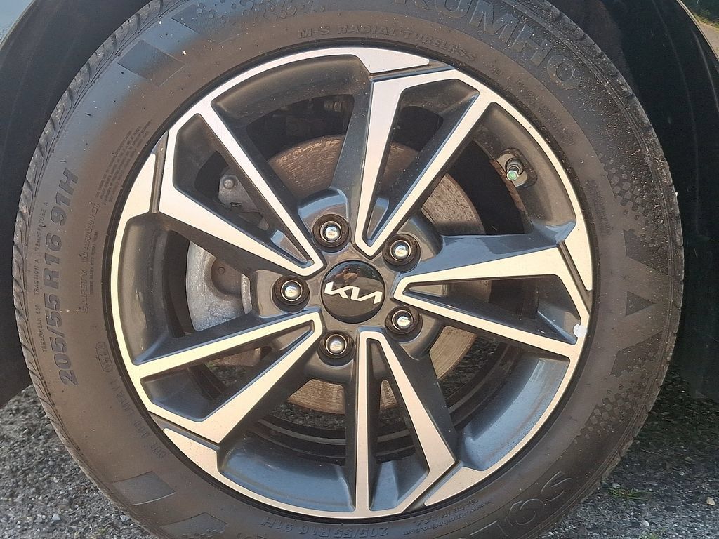 Certified 2023 Kia Forte LXS w/ LXS Technology Package FWD image 8