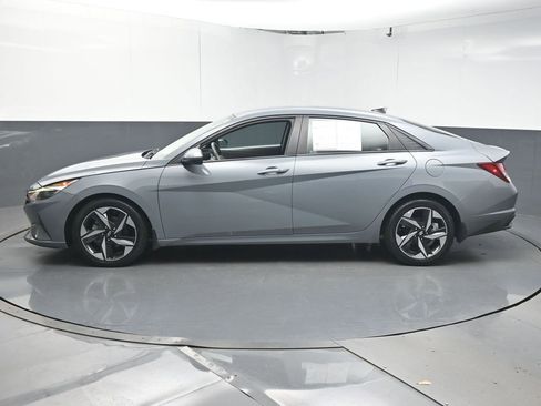 Used 2023 Hyundai Elantra SEL w/ Convenience Package image 5