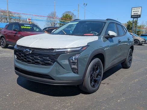 New 2026 Chevrolet Trax LT w/ Driver Confidence Package FWD image 3