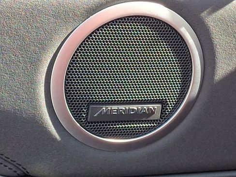 Used 2024 Land Rover Discovery S image 32