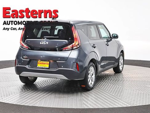 Used 2023 Kia Soul LX w/ LX Technology Package FWD image 5
