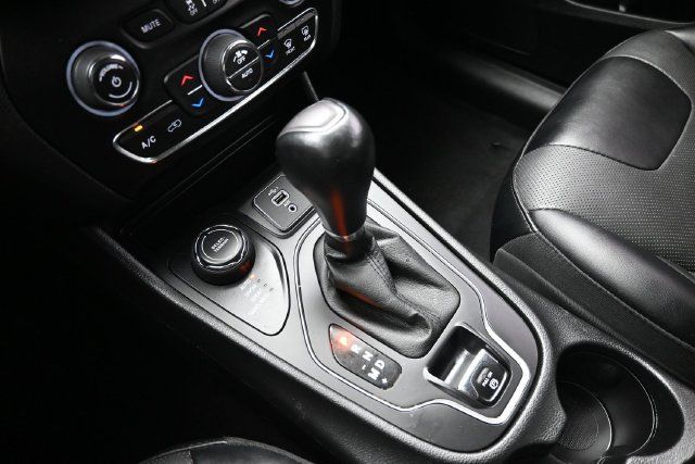 Used 2022 Jeep Cherokee Latitude Lux w/ Sun & Sound Group AWD/4WD image 8