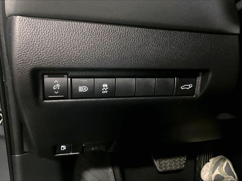 Used 2023 Toyota Venza LE AWD/4WD image 35