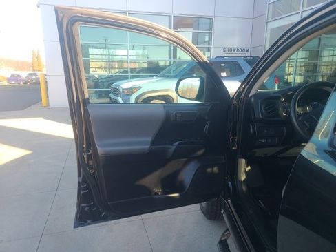 Used 2020 Toyota Tacoma SR image 17