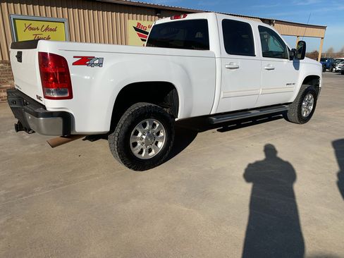 Used 2011 GMC Sierra 2500 SLT w/ SLT Convenience Package image 2