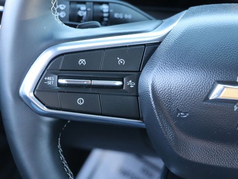 Used 2025 Chevrolet Traverse LT image 18