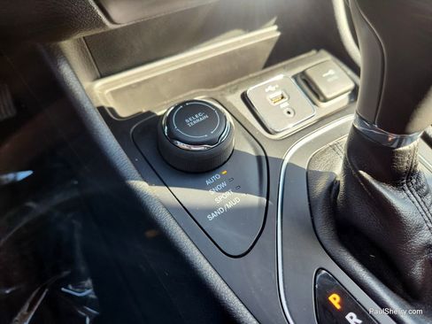 Used 2021 Jeep Cherokee Latitude Lux image 42