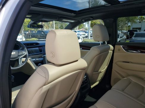 Used 2018 Cadillac XT5 Luxury w/ Driver Awareness Package image 14