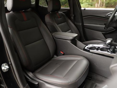 Used 2025 Chevrolet Trax RS w/ Sunroof Package FWD image 28