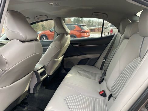 Used 2022 Toyota Camry SE image 19