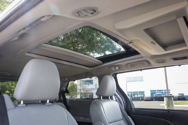 Used 2016 Toyota Sienna Limited Premium FWD image 53