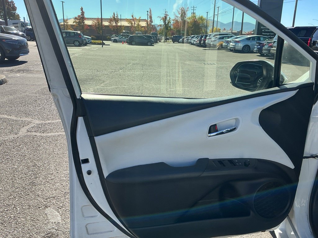 Used 2022 Toyota Prius XLE AWD/4WD image 14