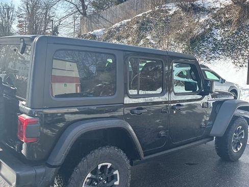 Used 2024 Jeep Wrangler Unlimited Rubicon 4xe image 9