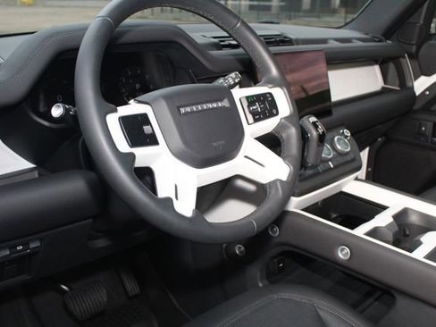 Used 2025 Land Rover Defender 110 X-Dynamic SE image 14