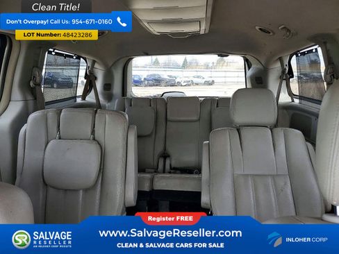Used 2013 Chrysler Town & Country Touring FWD image 13