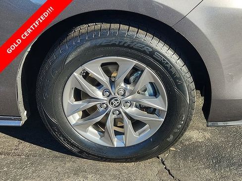 Certified 2024 Toyota Sienna LE image 8