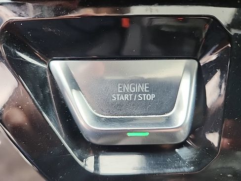 Used 2023 GMC Sierra 1500 AT4 w/ Technology Package AWD/4WD image 18