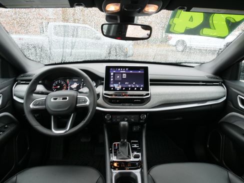 Used 2024 Jeep Compass Latitude image 17