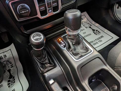 Used 2022 Jeep Gladiator Willys image 12