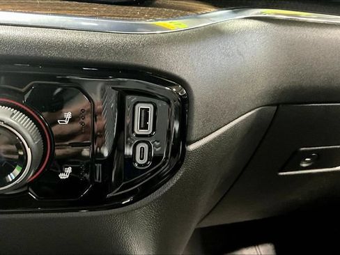 Certified 2024 Chevrolet Silverado 1500 RST w/ Convenience Package II AWD/4WD image 17