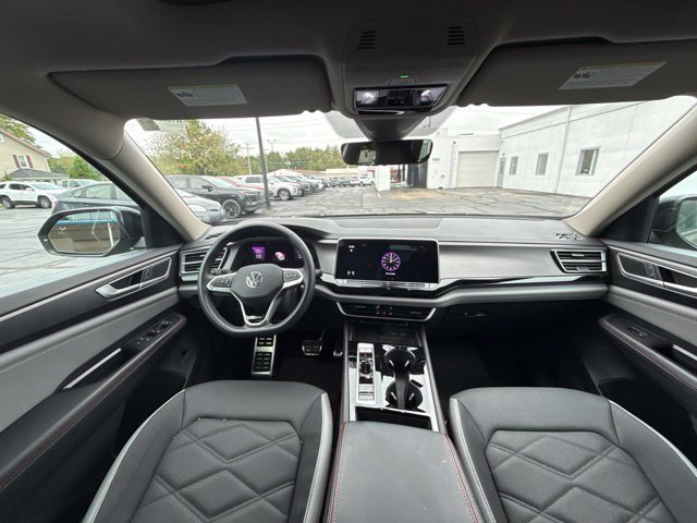 Used 2024 Volkswagen Atlas Peak Edition SEL AWD/4WD image 9