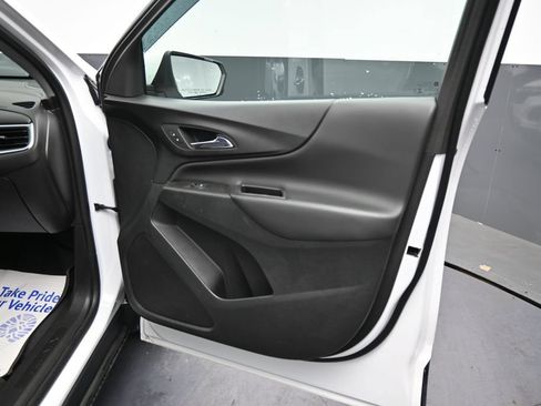 Used 2022 Chevrolet Equinox LT w/ LPO, Floor Liner Package FWD image 17