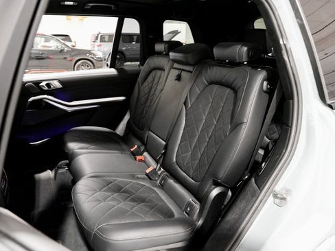 Used 2023 BMW X7 xDrive40i w/ Executive Package image 29