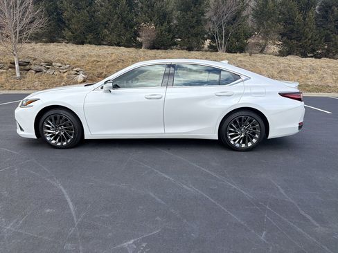 Used 2025 Lexus ES 300h w/ Technology Package image 7